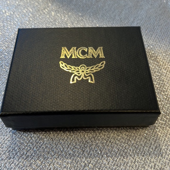 🦜MCM🦜Park N/S Zoo Parrot Card Case in Visetos Leather Mix - Picture 6 of 13